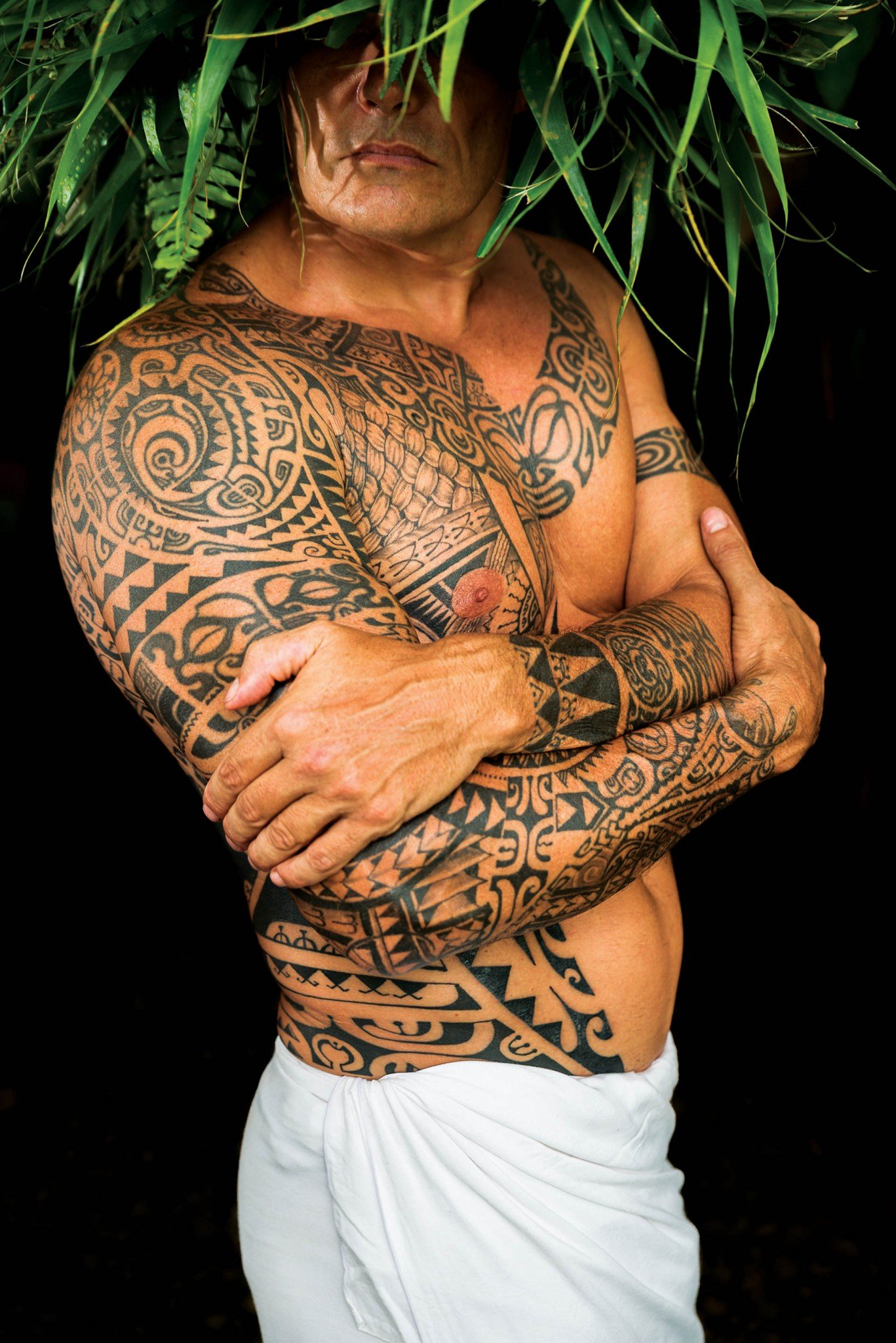 Tatouage-Polynesien-corps-homme-1